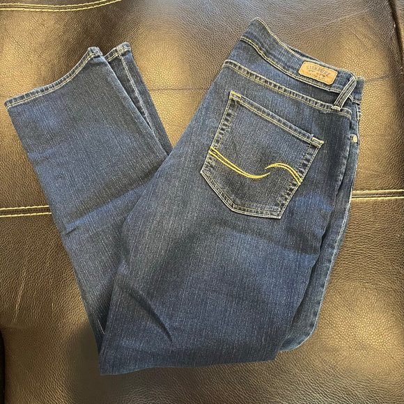 Signature Levi Strauss Ladies Modern Straight Jeans Size 12S / W31/ L30 - Picture 6 of 6